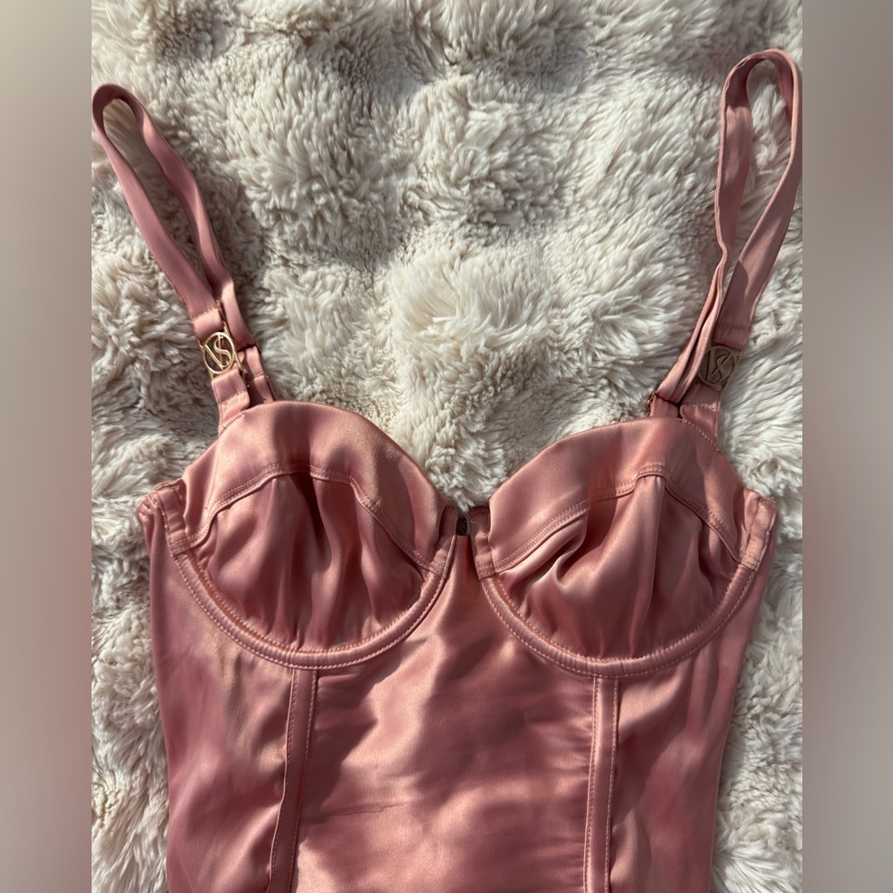 VS S Petite One Piece Pink